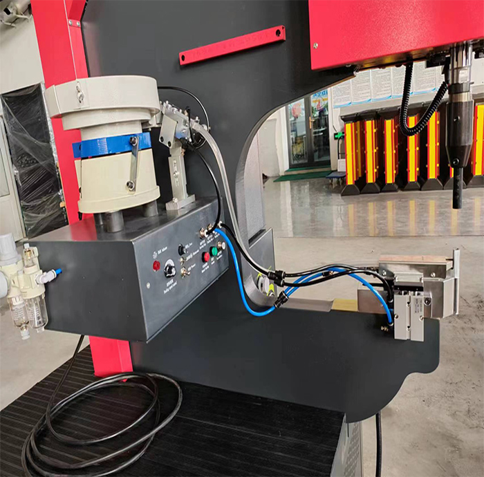 壓鉚機自動送料系統(tǒng)